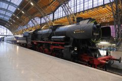 BR52 in Leipzig Hbf - Weihnachtlich geschmückt