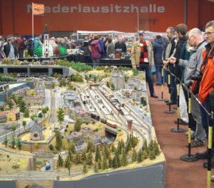 Die Niederlausitzhalle bietet viel Platz für Aussteller