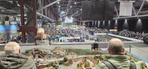 Die Chemnitzer Messehallen bieten viel Platz für Modellbahn und Fahrzeugmodellbau