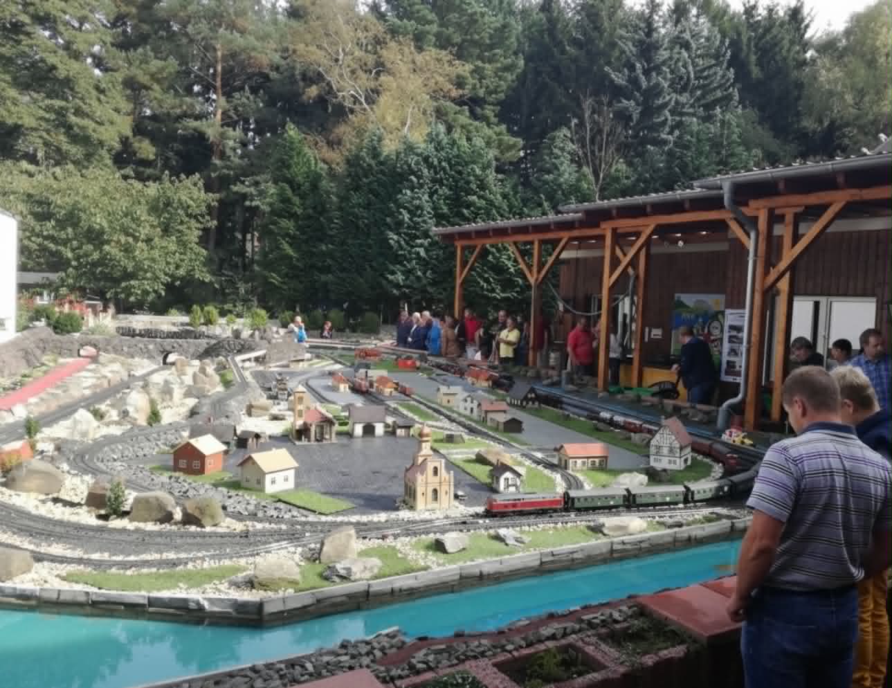 Gartenbahnausklang mit großem Programm
